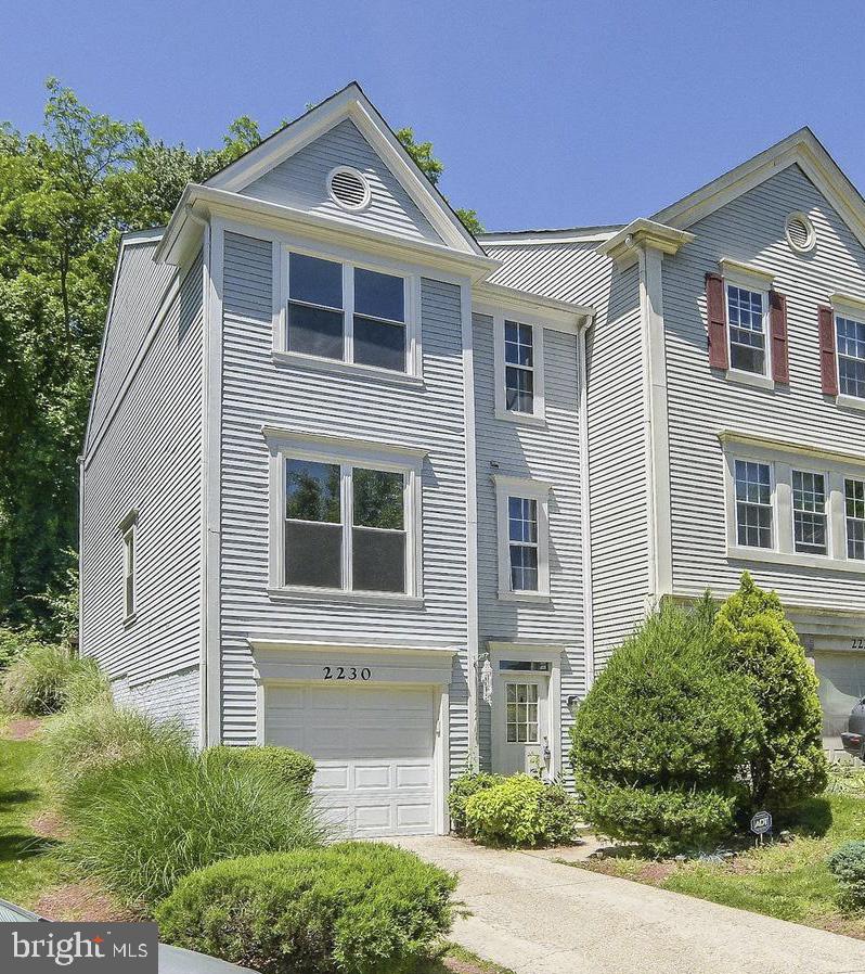 2230 Wimbledon Cir Property Photo 1