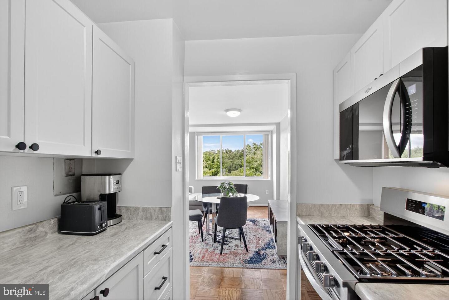 10401 GROSVENOR PL #808 Property Photo 1