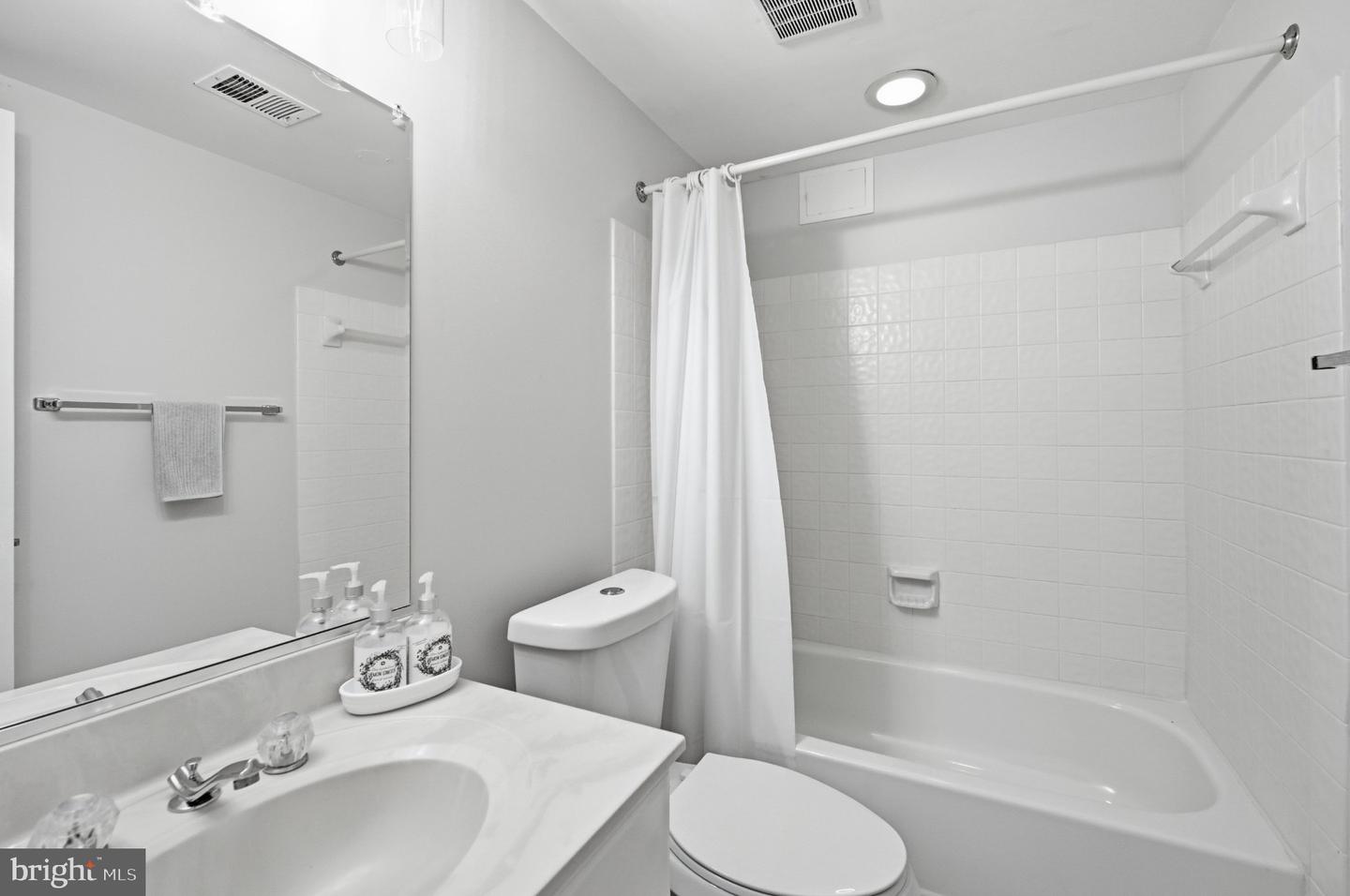 MDMC2255028 Property Photo 48