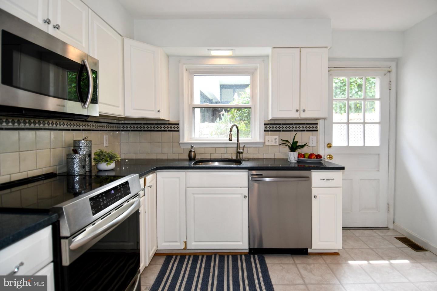 5303 Danbury Rd Property Photo 19
