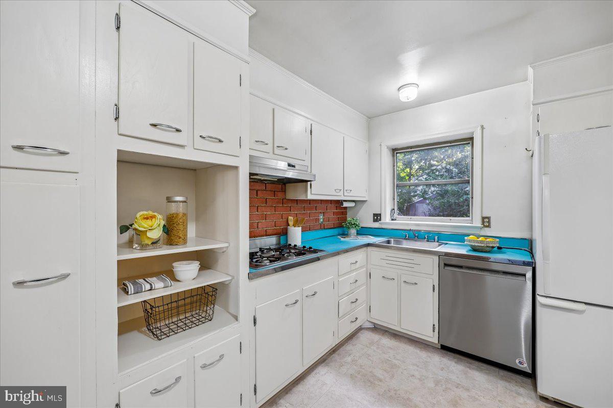 627 Crocus Dr Property Photo 10