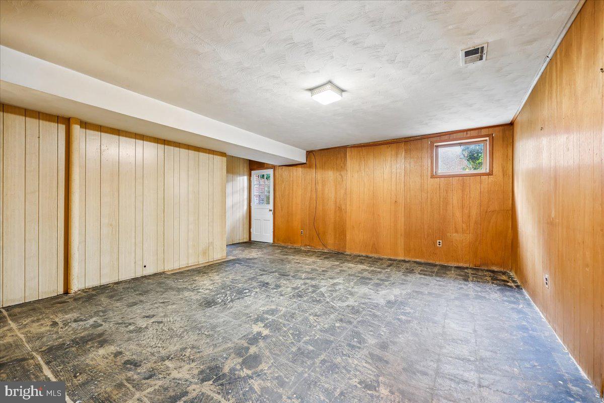 627 Crocus Dr Property Photo 25