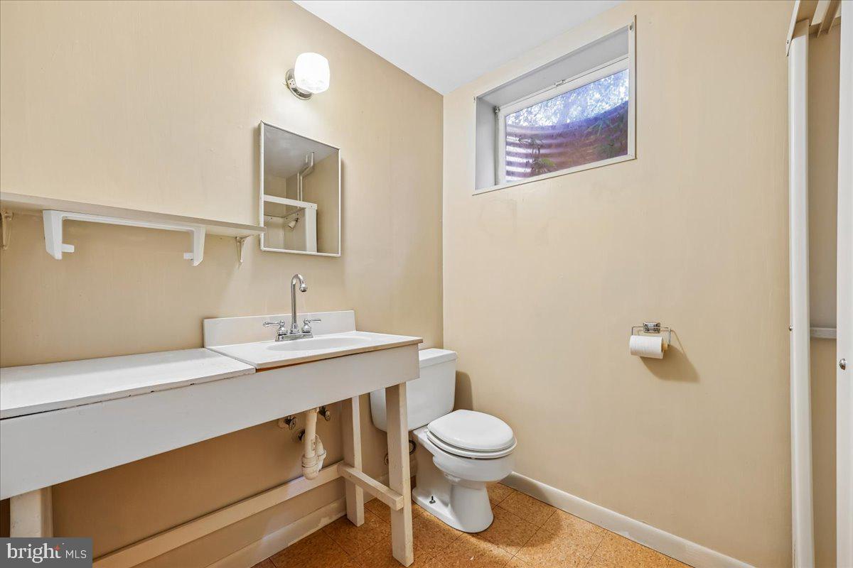 627 Crocus Dr Property Photo 29