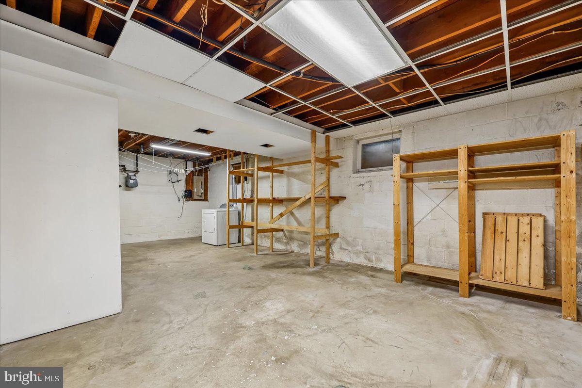 627 Crocus Dr Property Photo 30