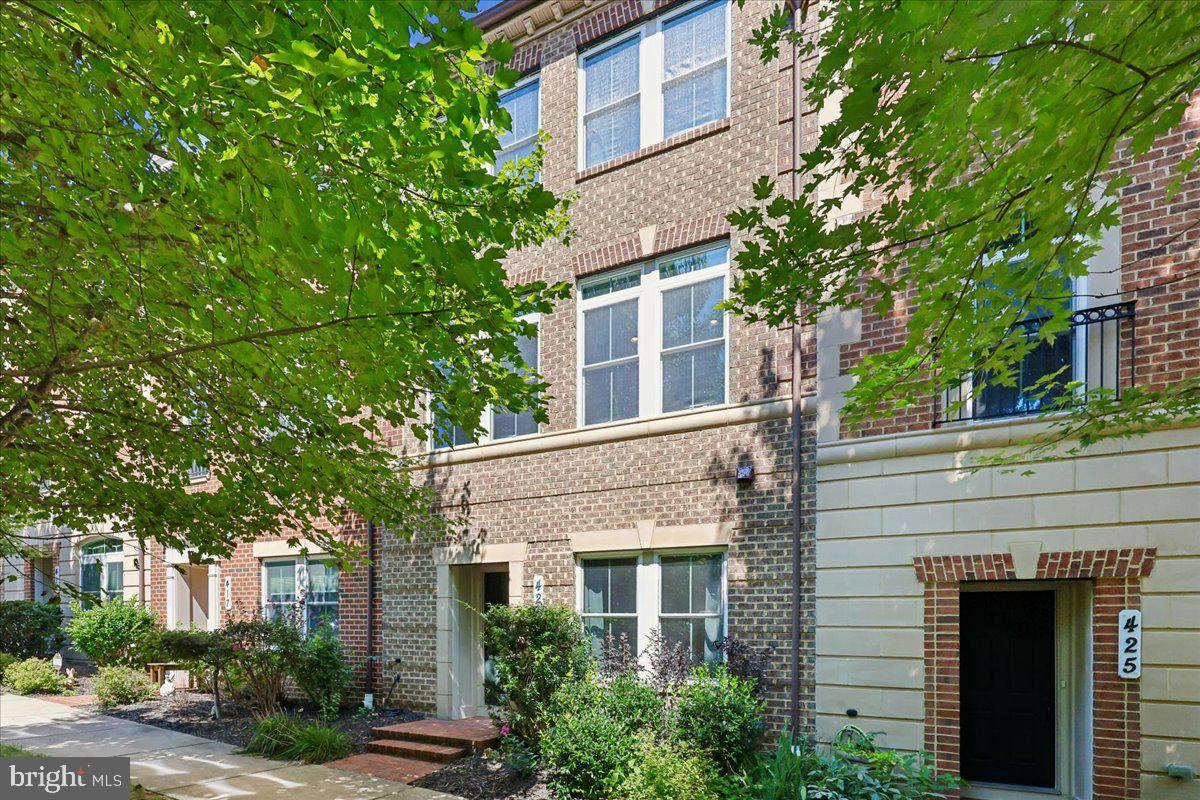 421 Hydrangea Pl Property Photo 1