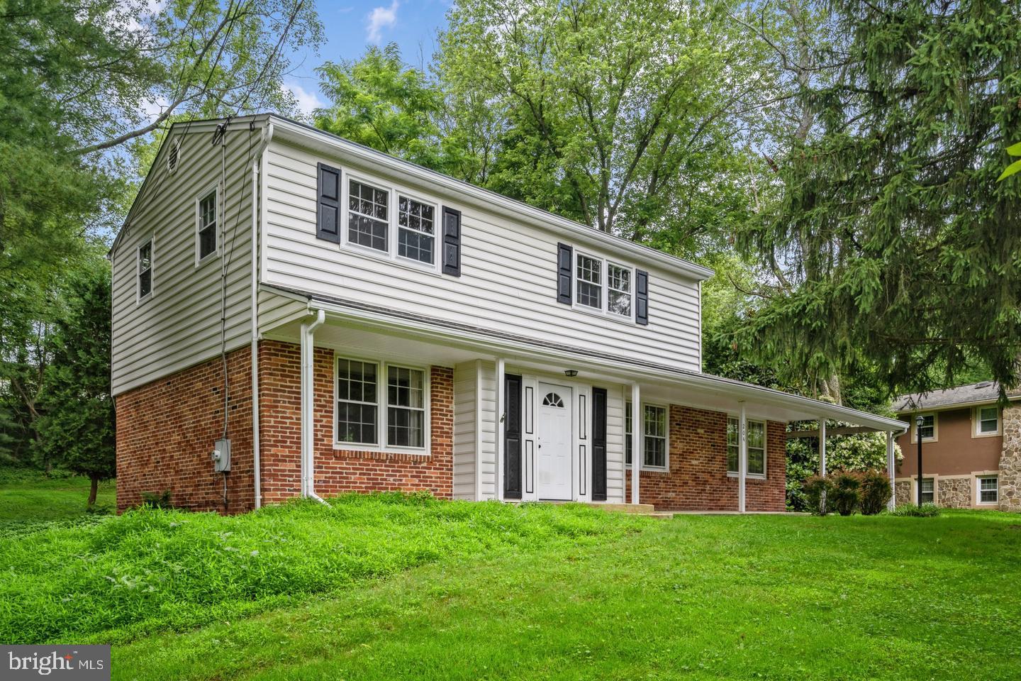 204 MOWBRAY RD Property Photo 1