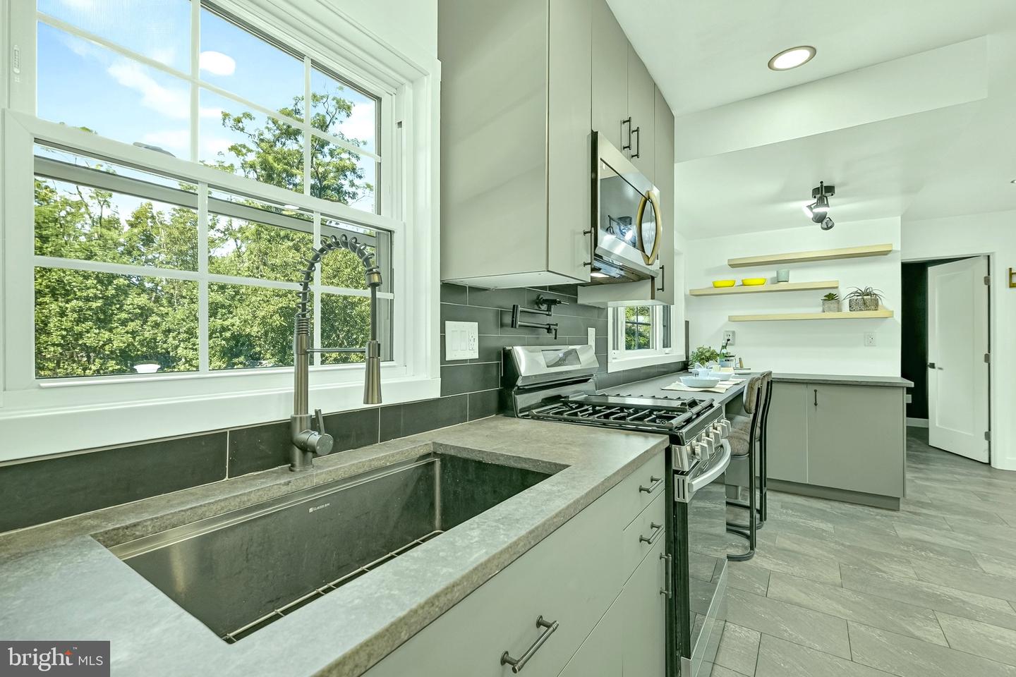 14208 N Gate Dr Property Photo 10