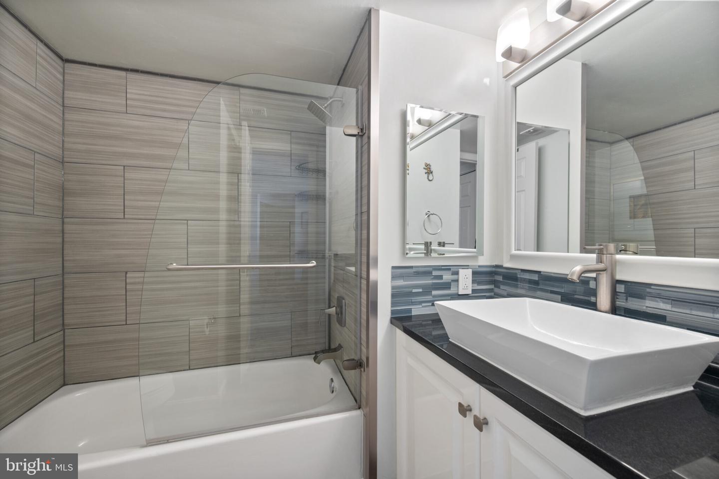 10101 Grosvenor Pl #301 Property Photo 15
