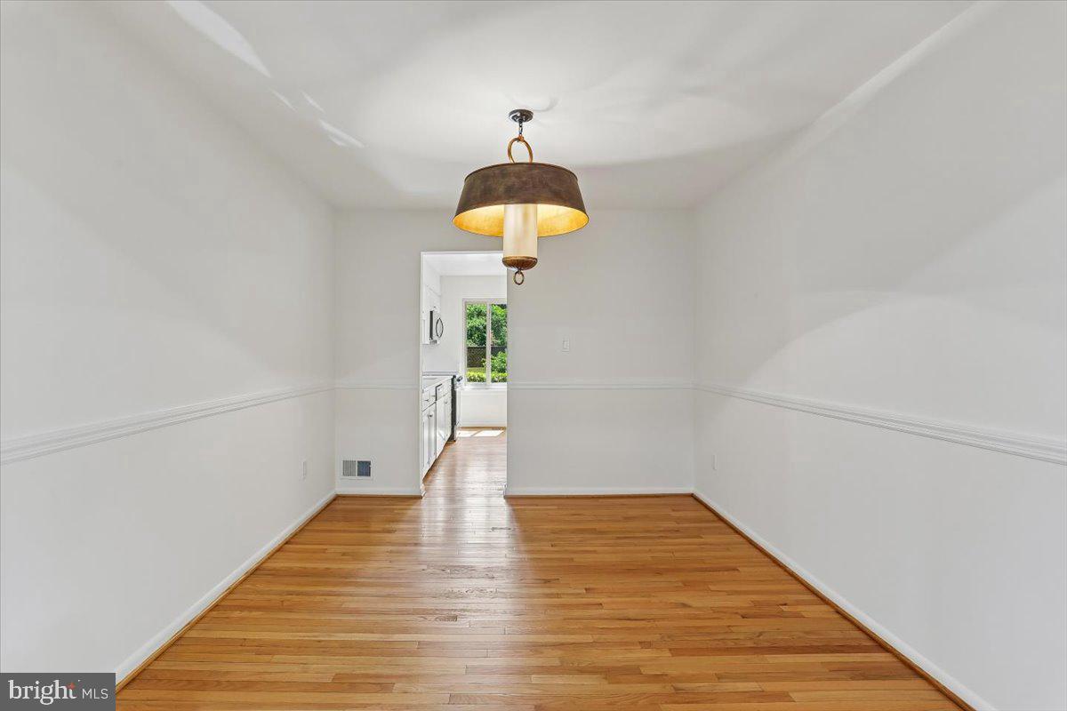 12234 Greenleaf Ave Property Photo 10