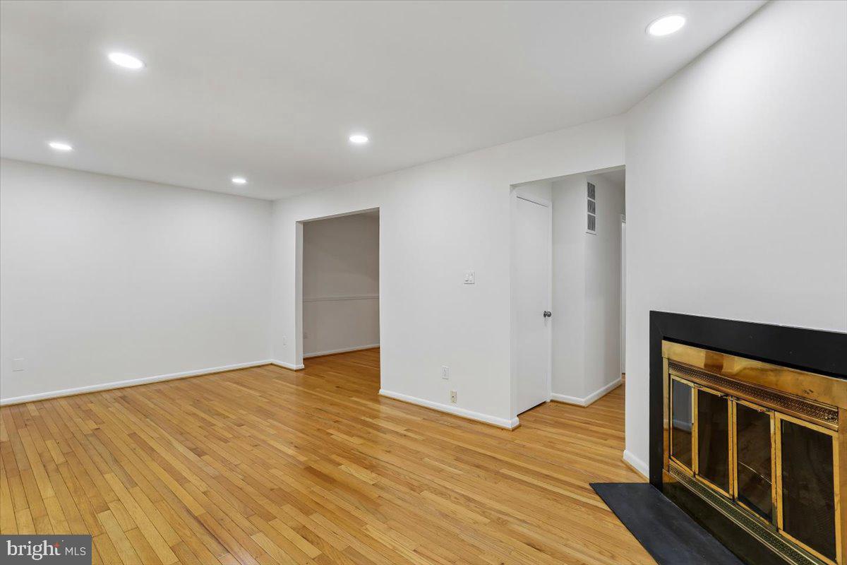 12234 Greenleaf Ave Property Photo 16