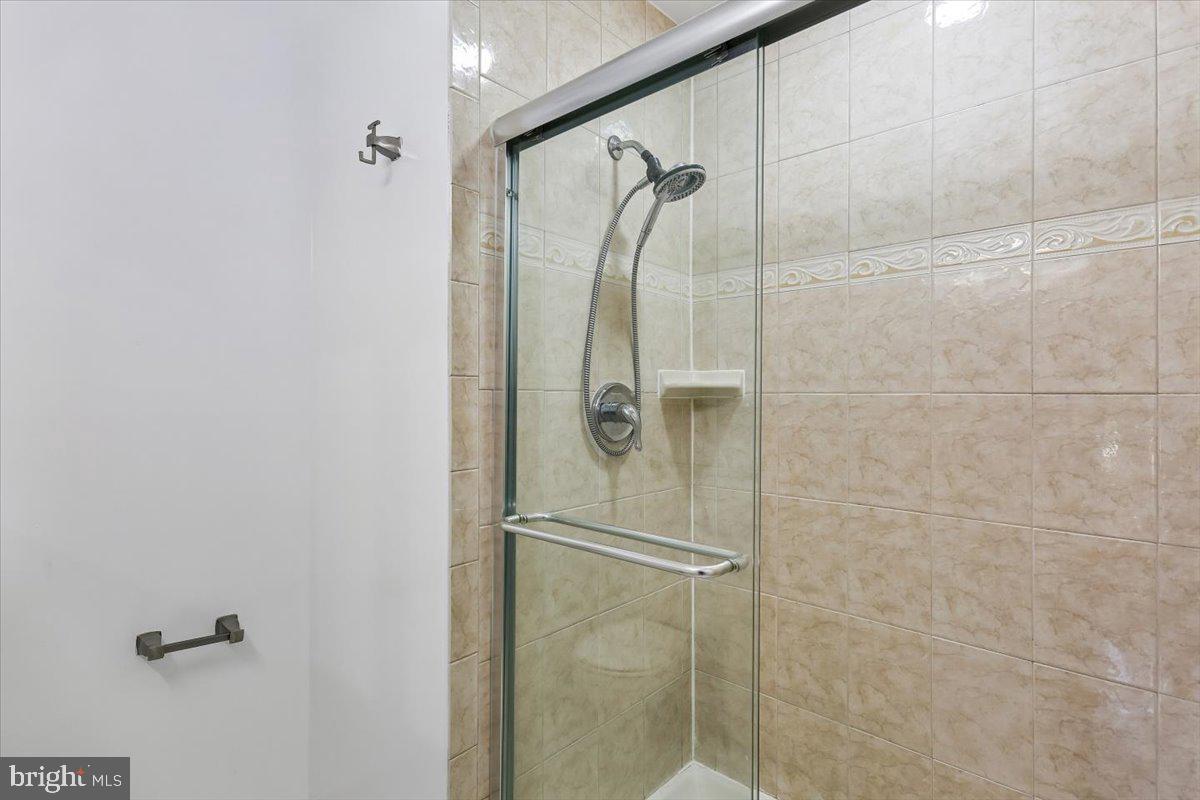 12234 Greenleaf Ave Property Photo 27
