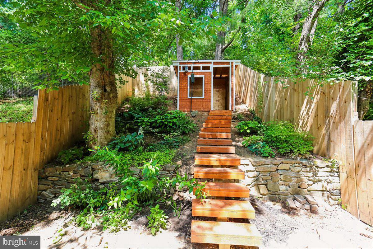 12234 Greenleaf Ave Property Photo 46