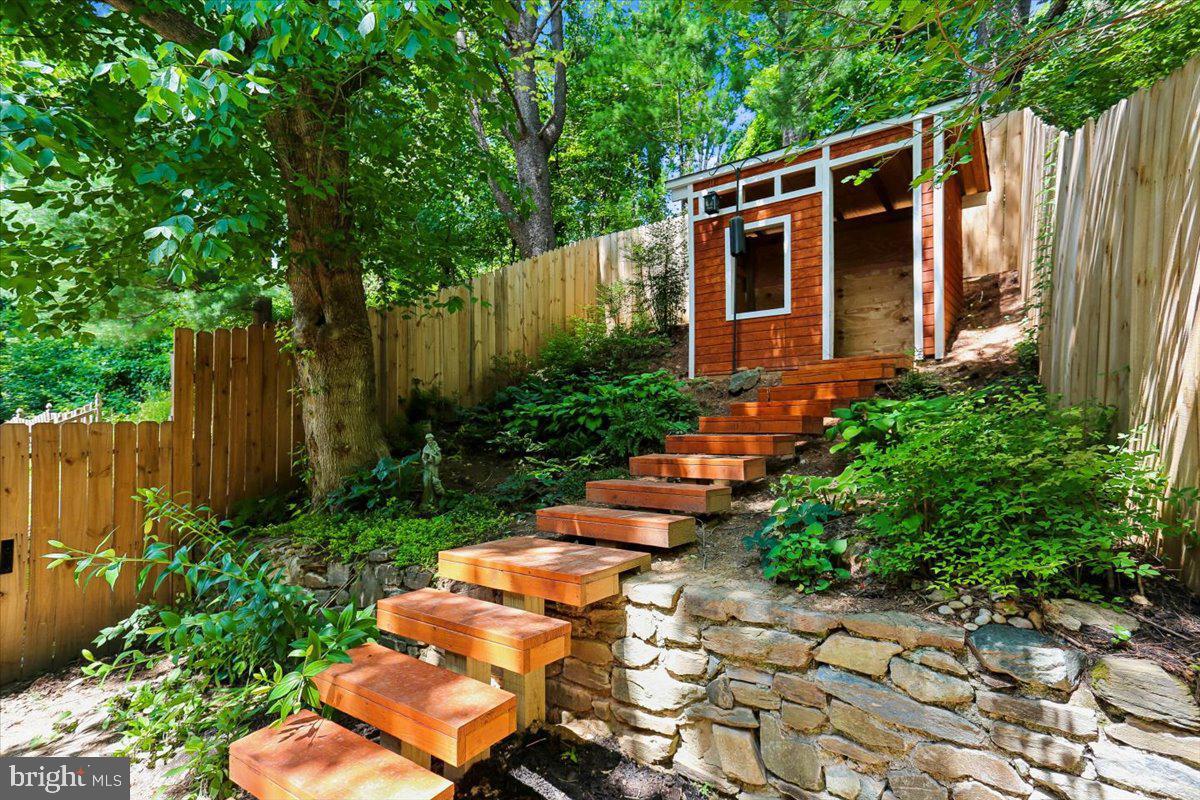 12234 Greenleaf Ave Property Photo 47