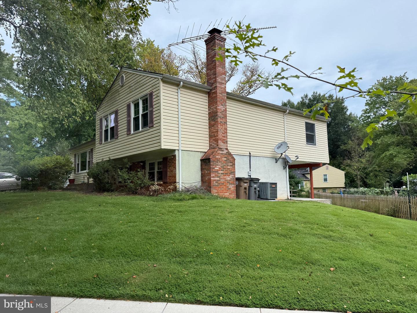 1420 Gerard St Property Photo 4