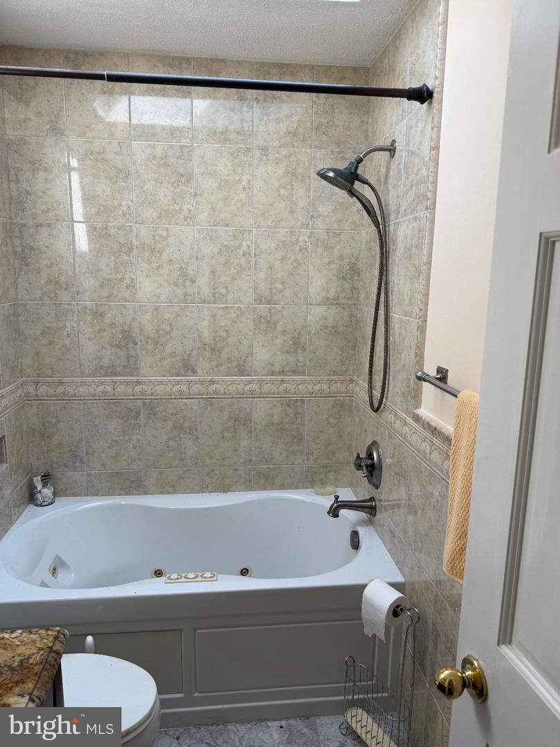 1420 Gerard St Property Photo 20