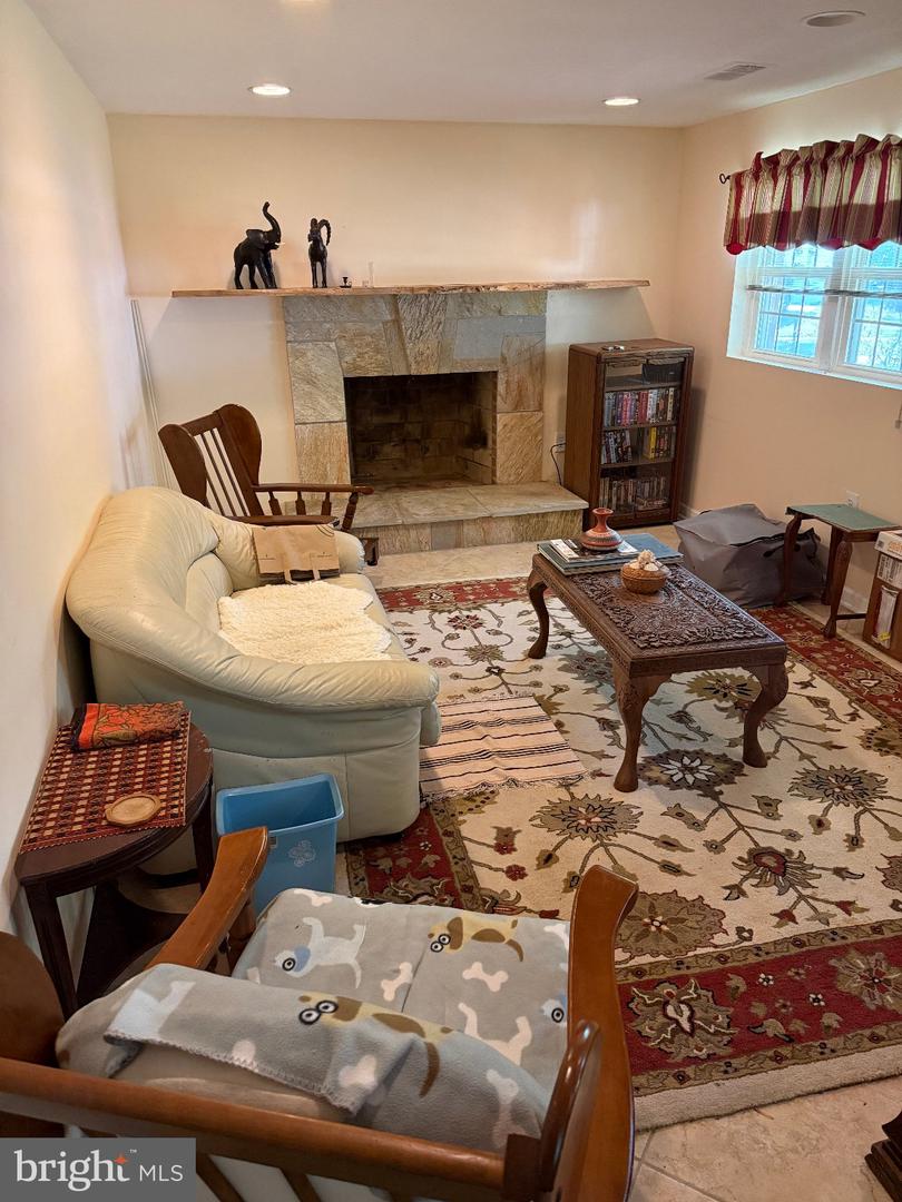 1420 Gerard St Property Photo 31