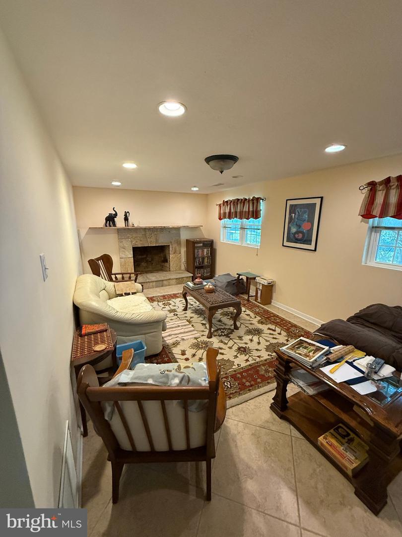 1420 Gerard St Property Photo 38
