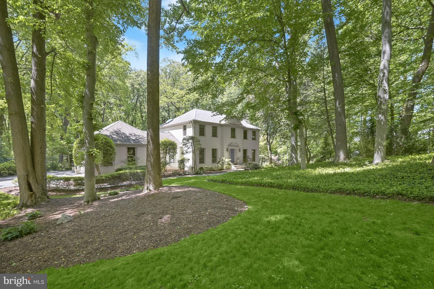 10118 New London Dr Property Photo 1