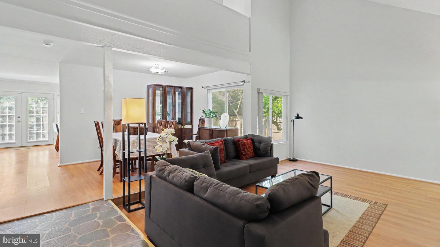9136 Tulip Grove Rd Property Photo 6