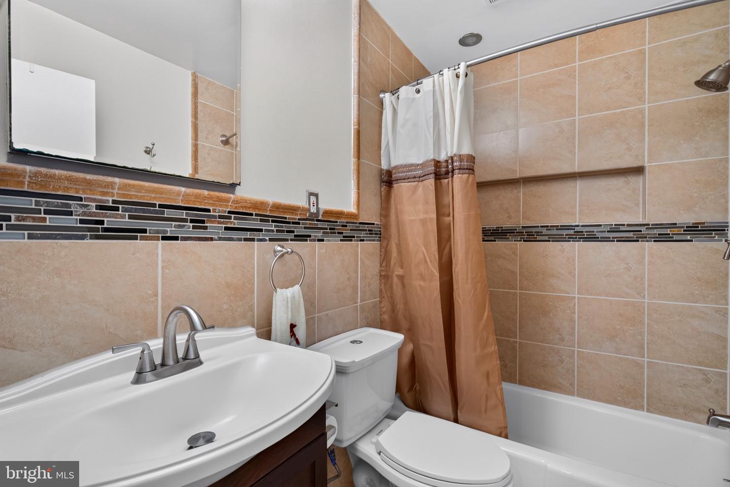 10601 Montrose Ave #2 Property Photo 17