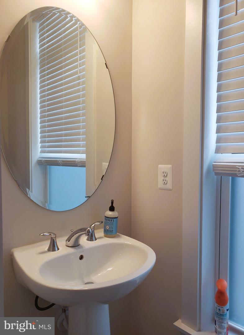 16241 Connors Way Property Photo 24