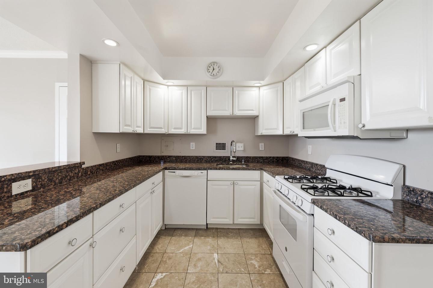 4515 Willard Ave #1403s Property Photo 7
