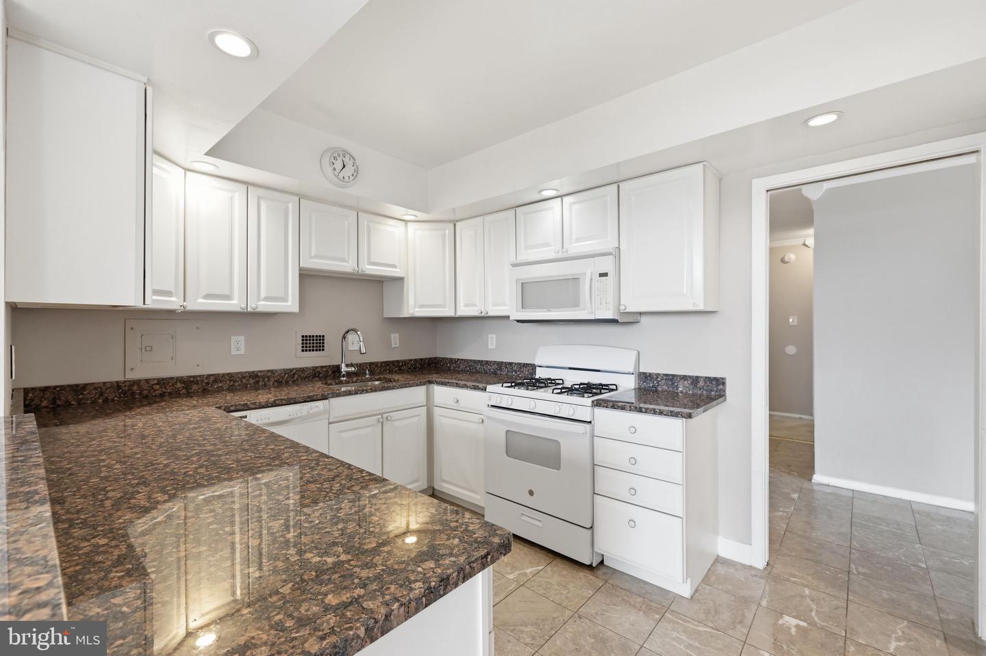 4515 Willard Ave #1403s Property Photo 10
