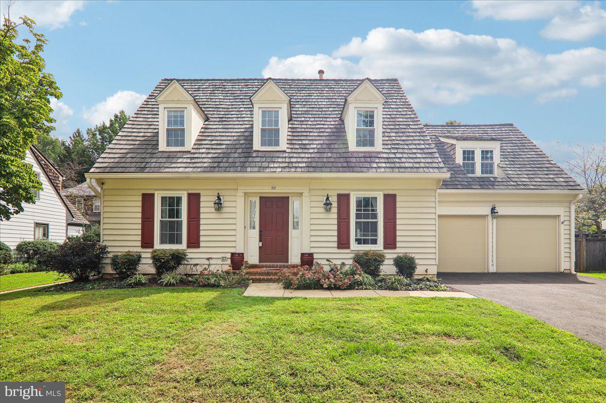 212 BRISTOL DOWNS DR Property Photo 1