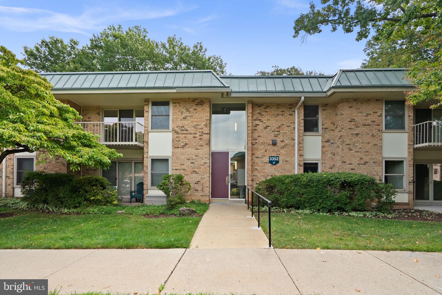 3352 CHISWICK CT #57-2H Property Photo 1
