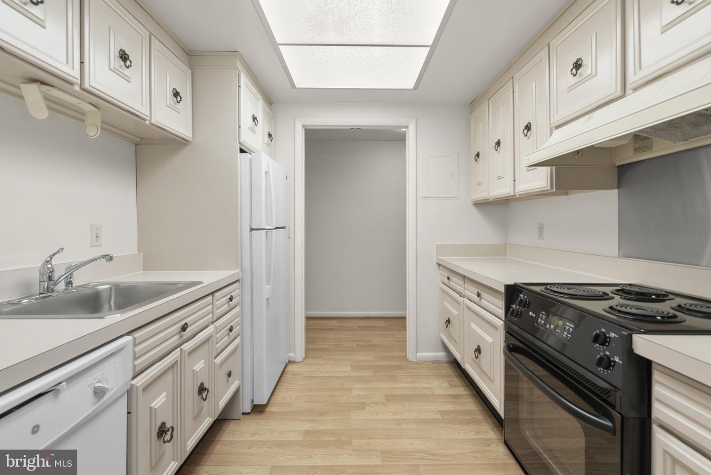 3352 Chiswick Ct #57-2h Property Photo 7