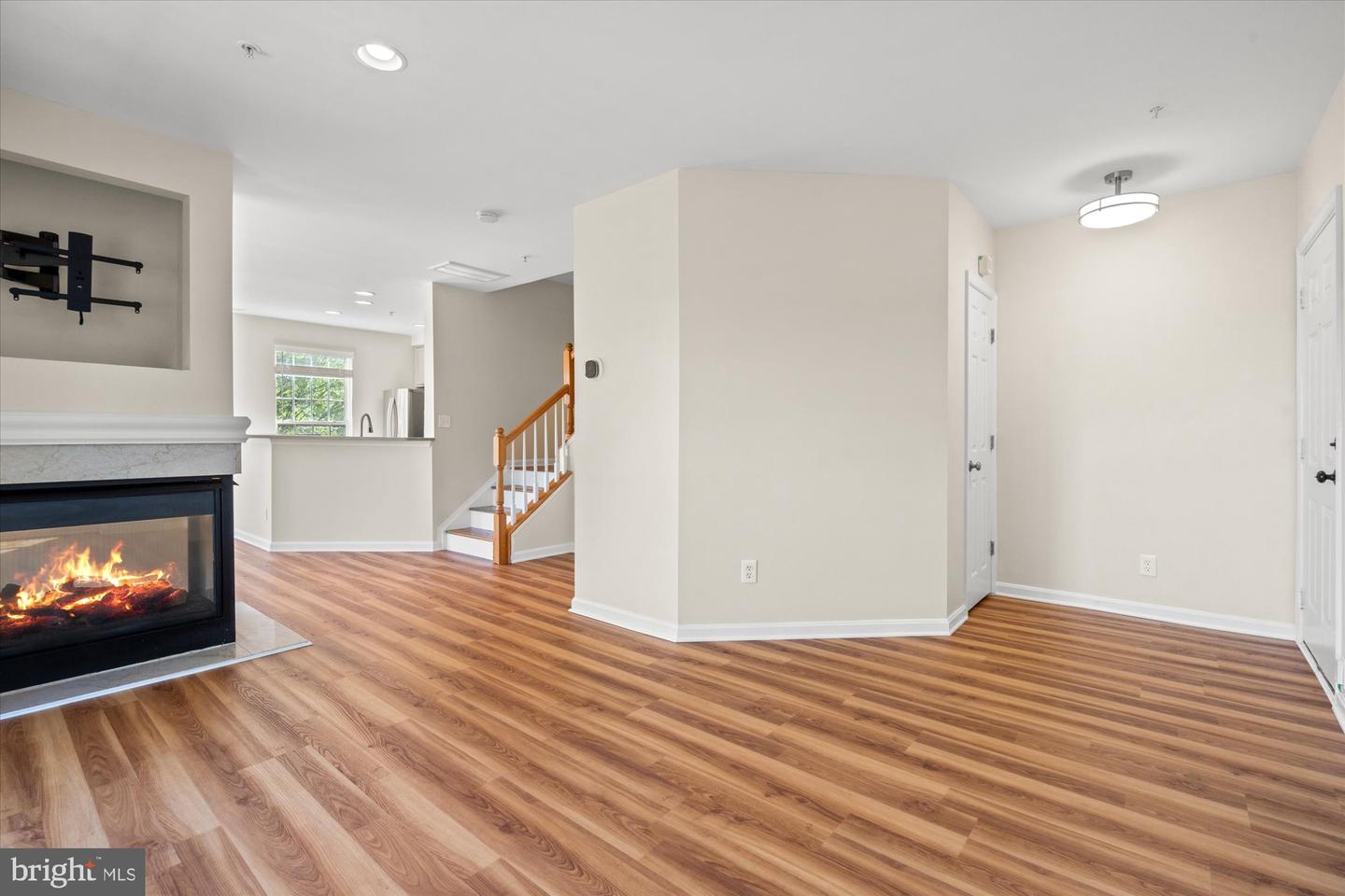 220 Fallsgrove Blvd #3 Property Photo 2