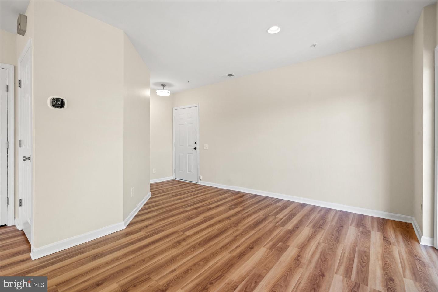 220 Fallsgrove Blvd #3 Property Photo 4