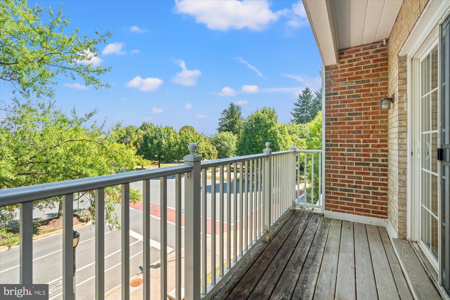 220 Fallsgrove Blvd #3 Property Photo 6