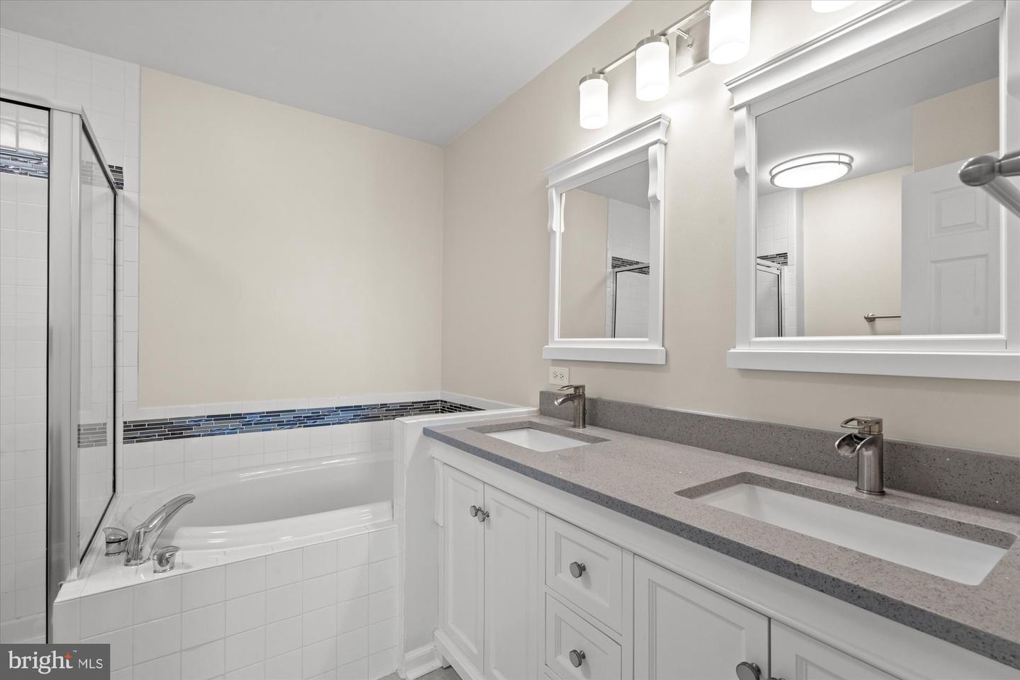 220 Fallsgrove Blvd #3 Property Photo 19