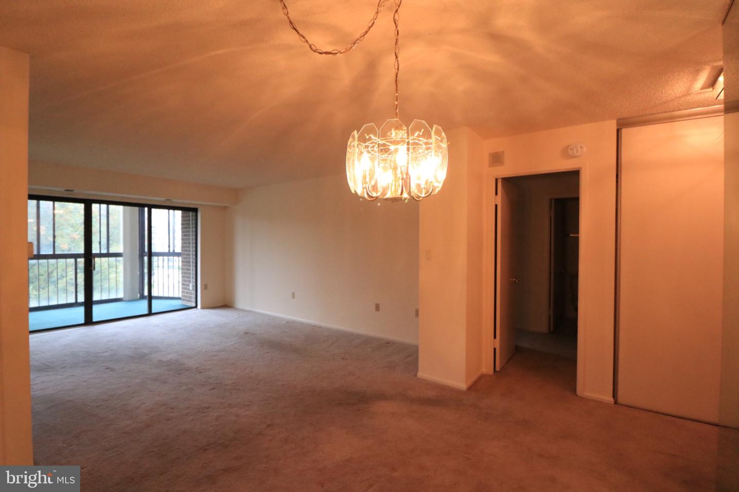 15107 INTERLACHEN DR #2-521 Property Photo 1