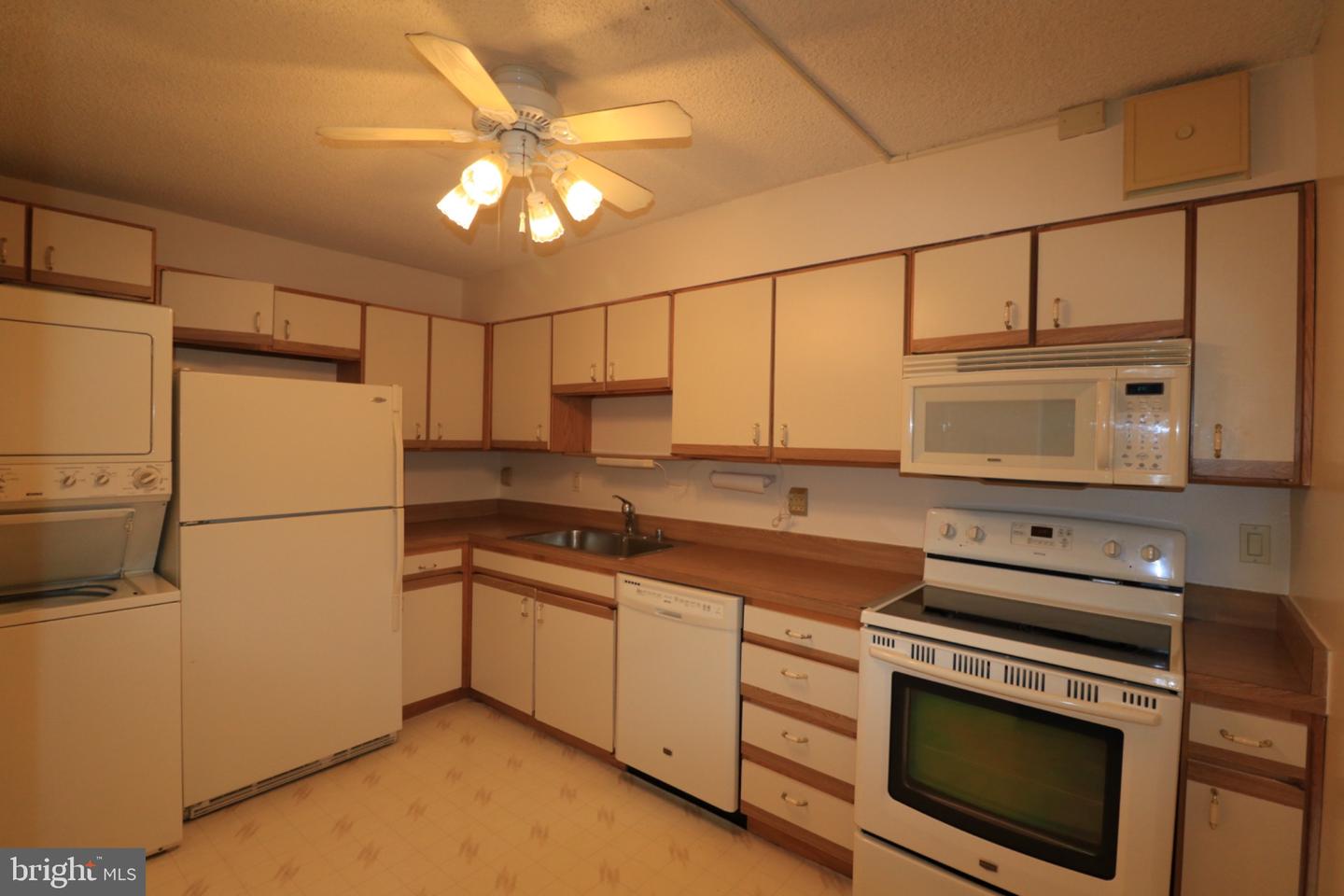15107 Interlachen Dr #2-521 Property Photo 3