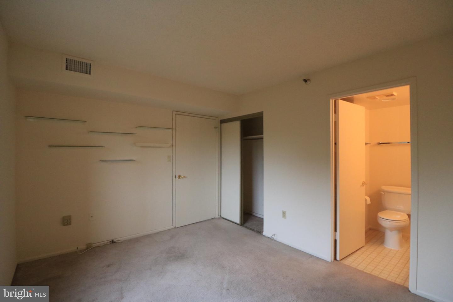 15107 Interlachen Dr #2-521 Property Photo 6