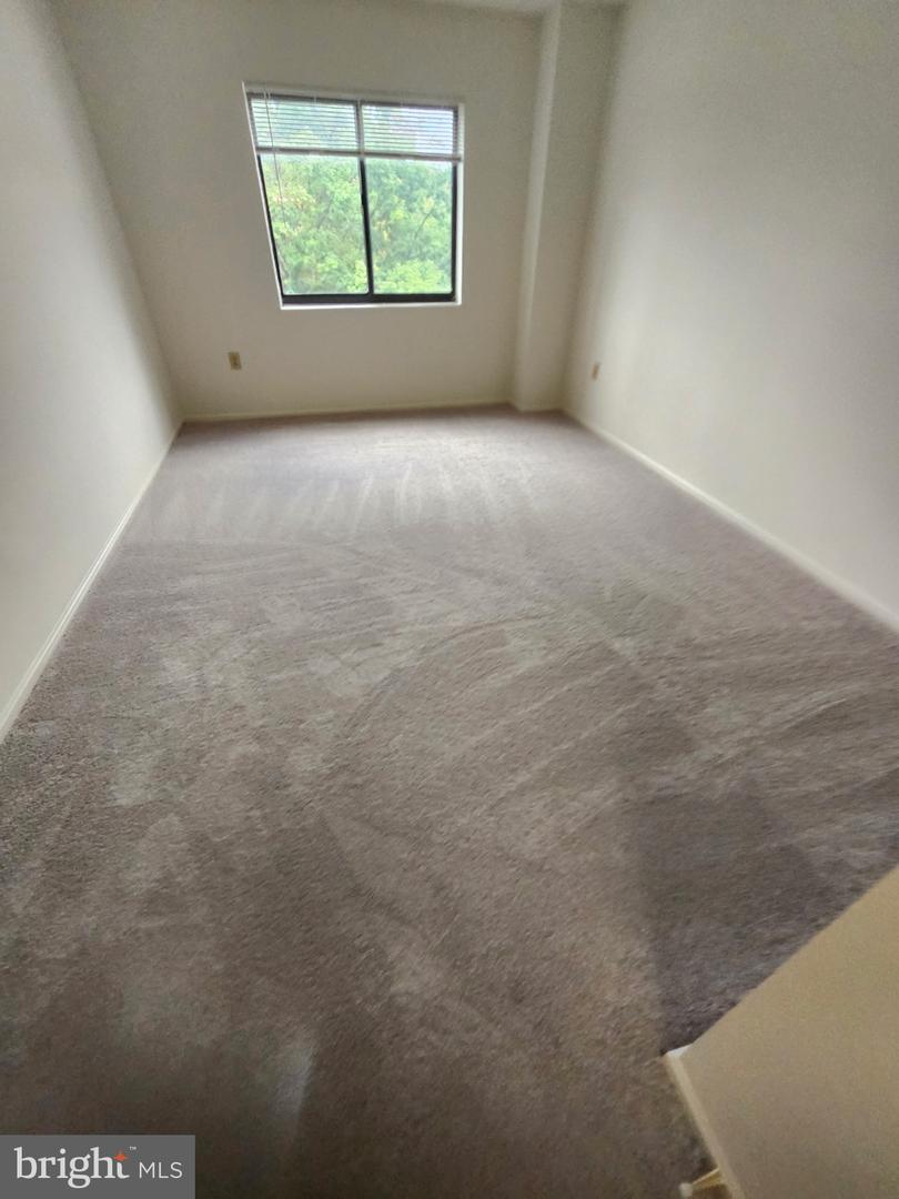 15107 Interlachen Dr #2-521 Property Photo 6