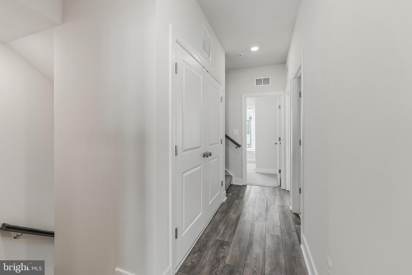 8269 Front Loop Property Photo 16