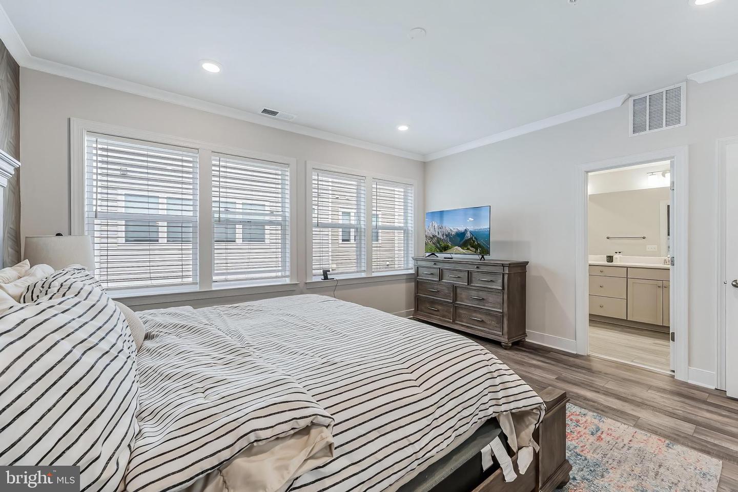8269 Front Loop Property Photo 19