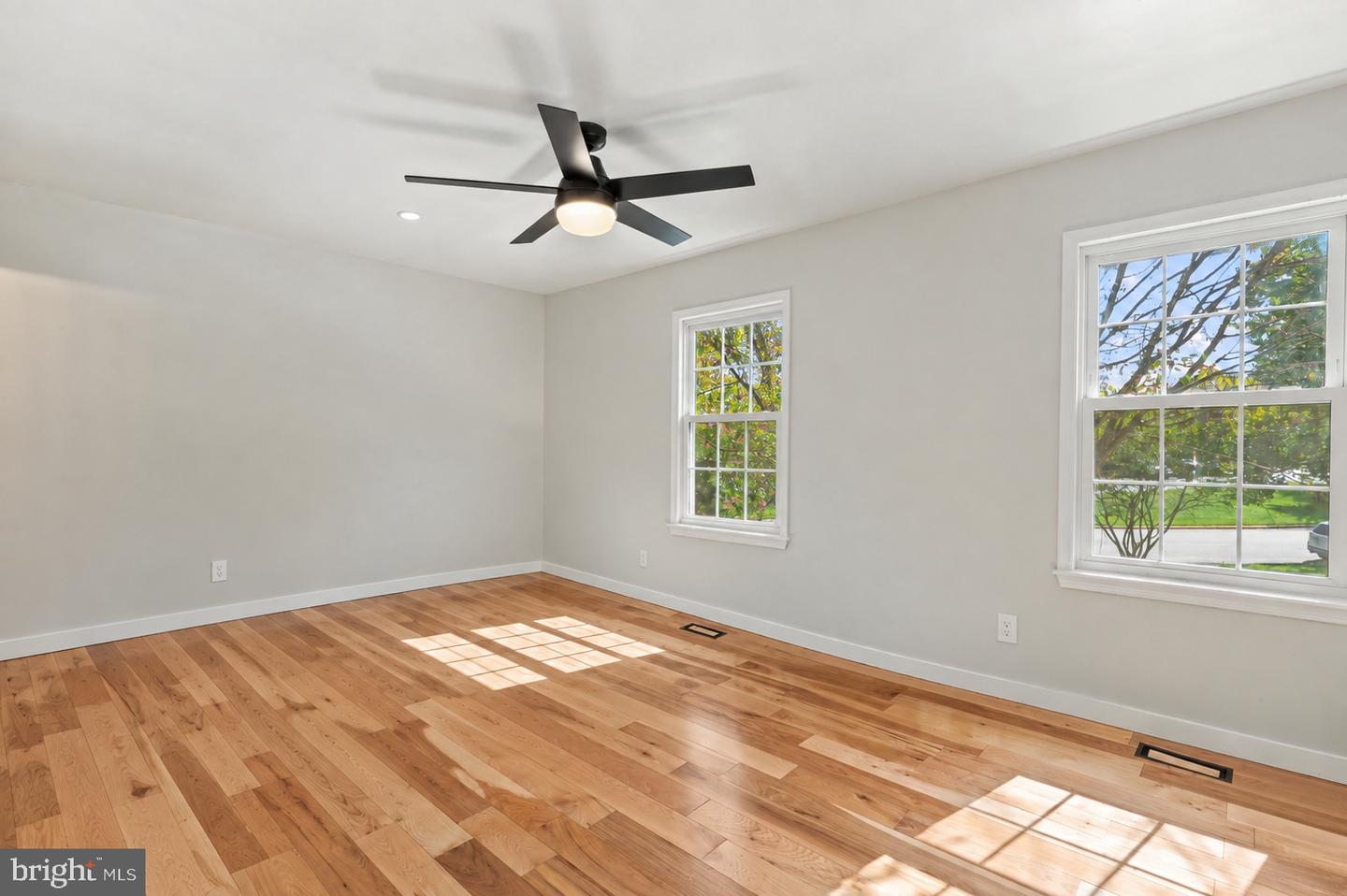 1066 Travis Ln Property Photo 22