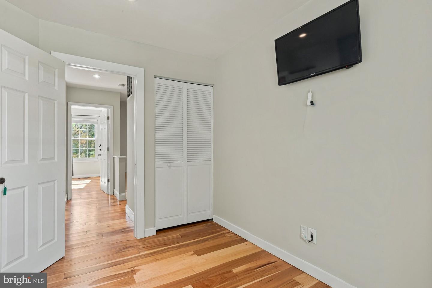 1066 Travis Ln Property Photo 33