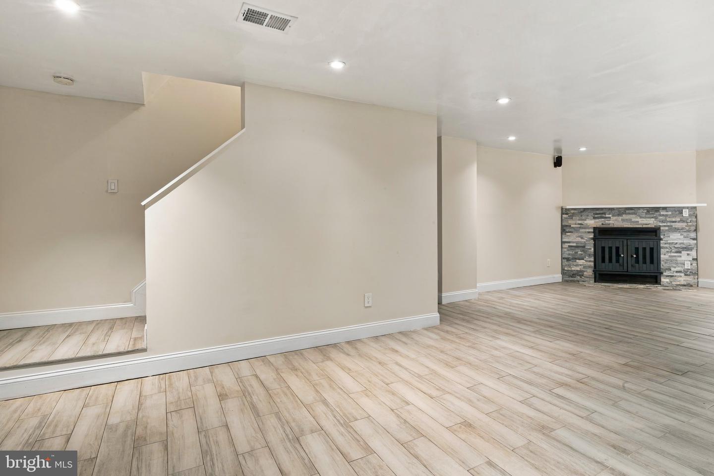 1066 Travis Ln Property Photo 37