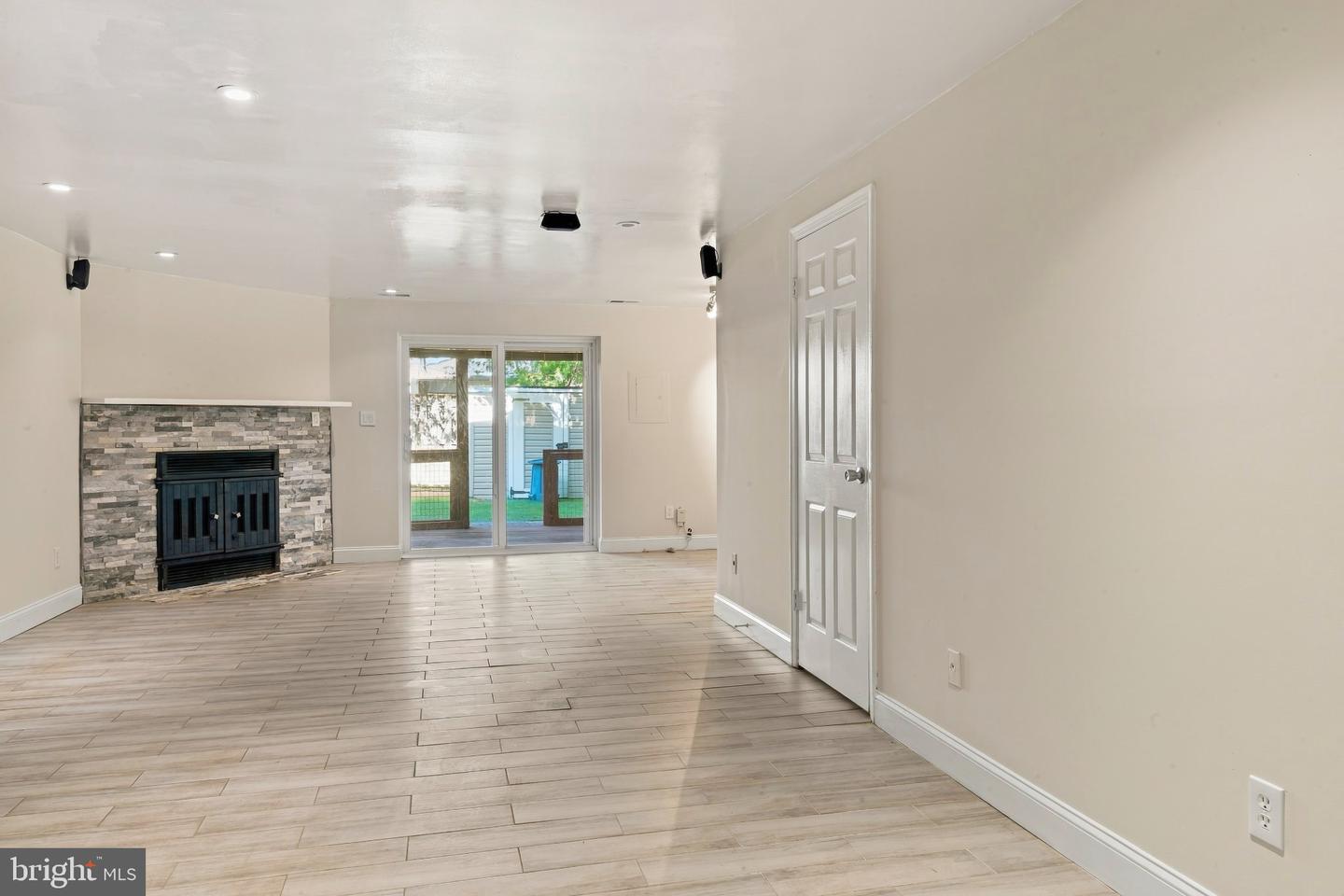 1066 Travis Ln Property Photo 38