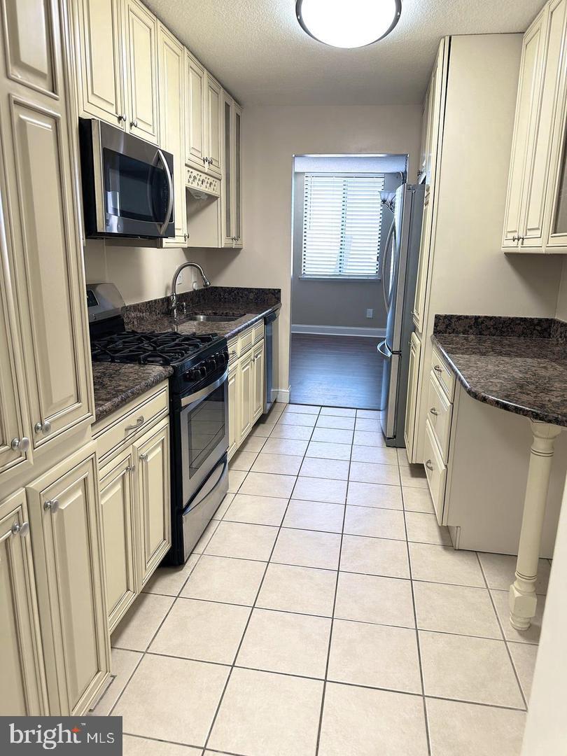 4 Monroe St #407 Property Photo 10