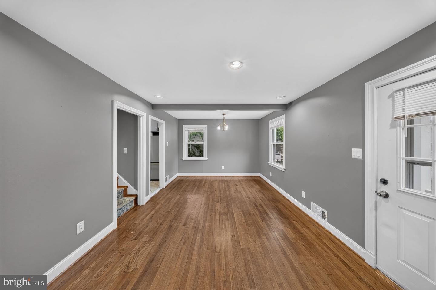 2712 Newton St Property Photo 3