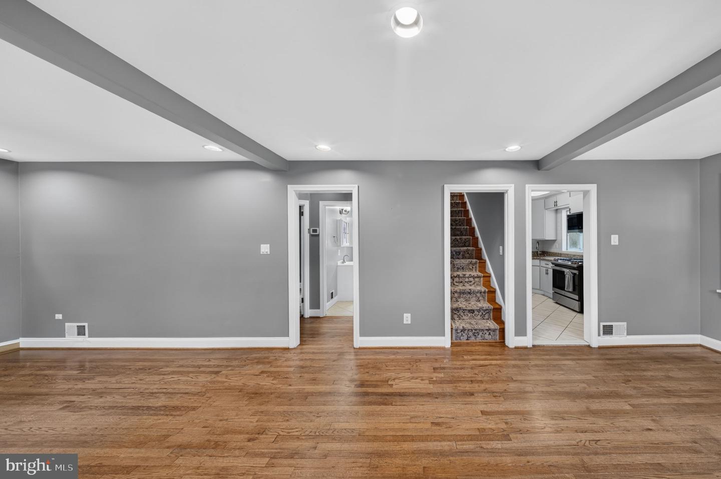 2712 Newton St Property Photo 7