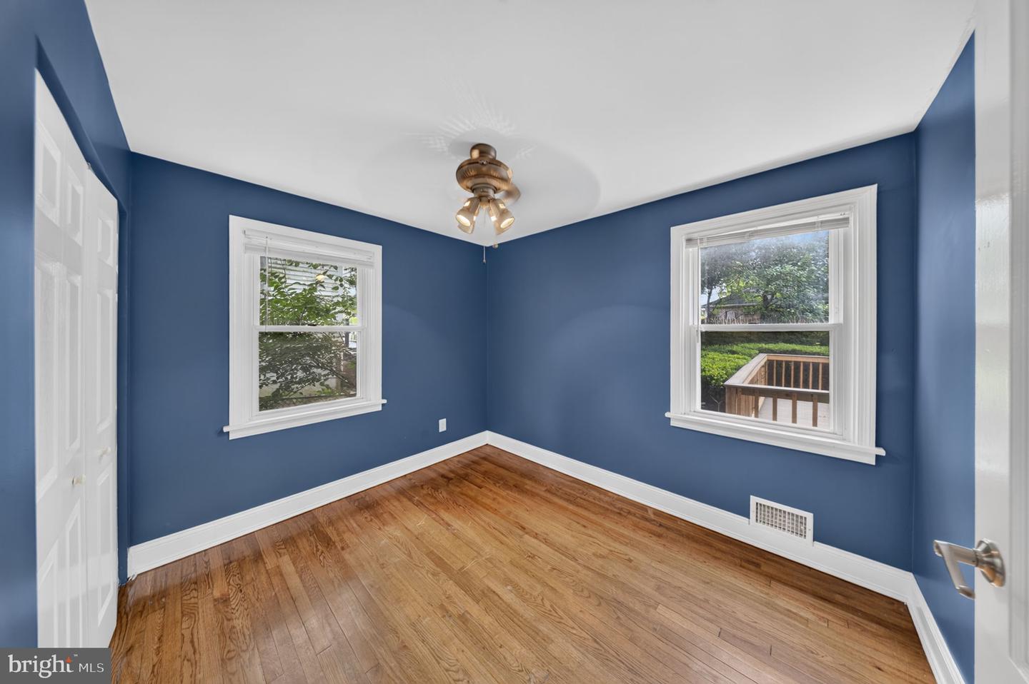 2712 Newton St Property Photo 17