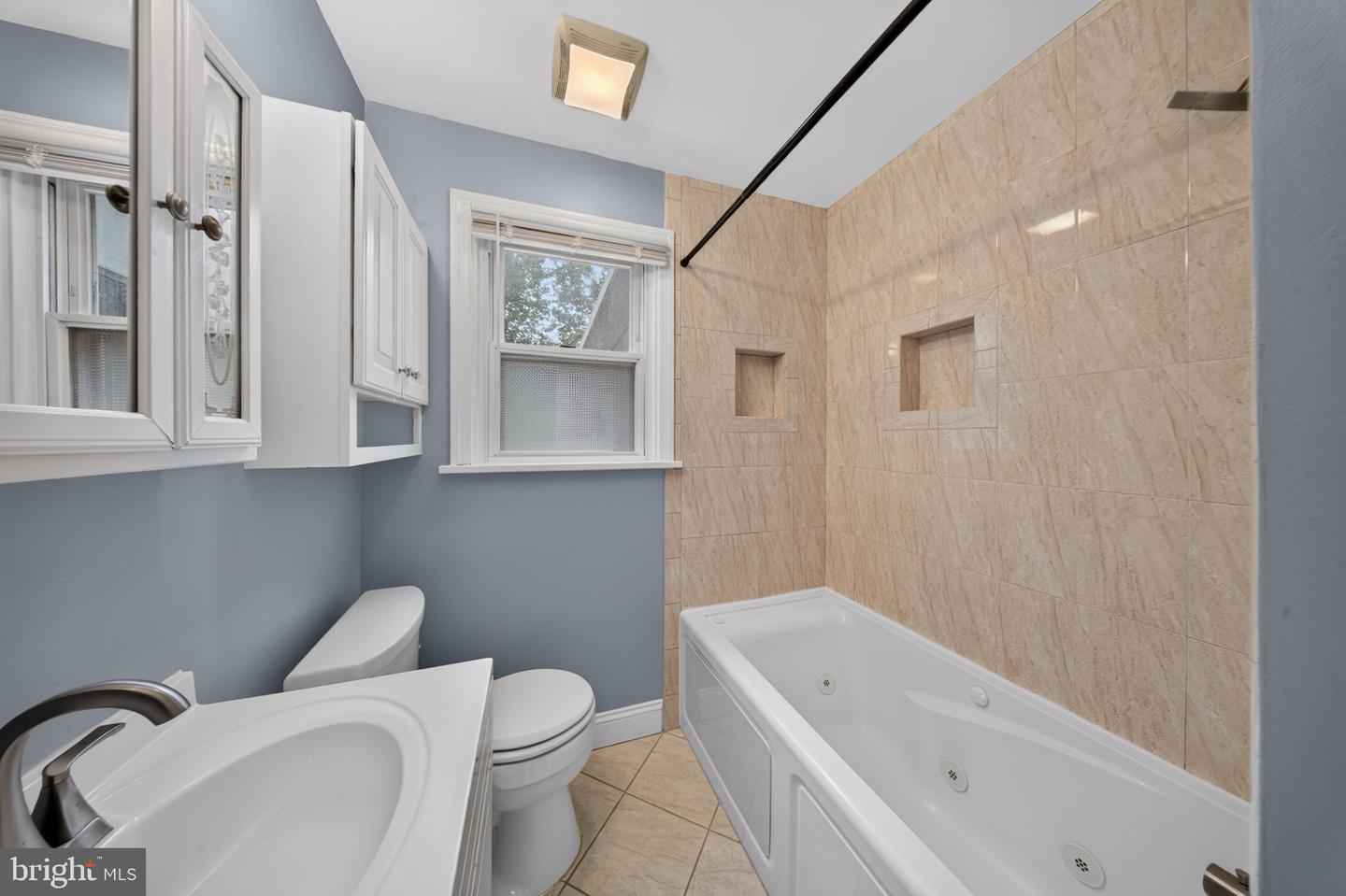 2712 Newton St Property Photo 19