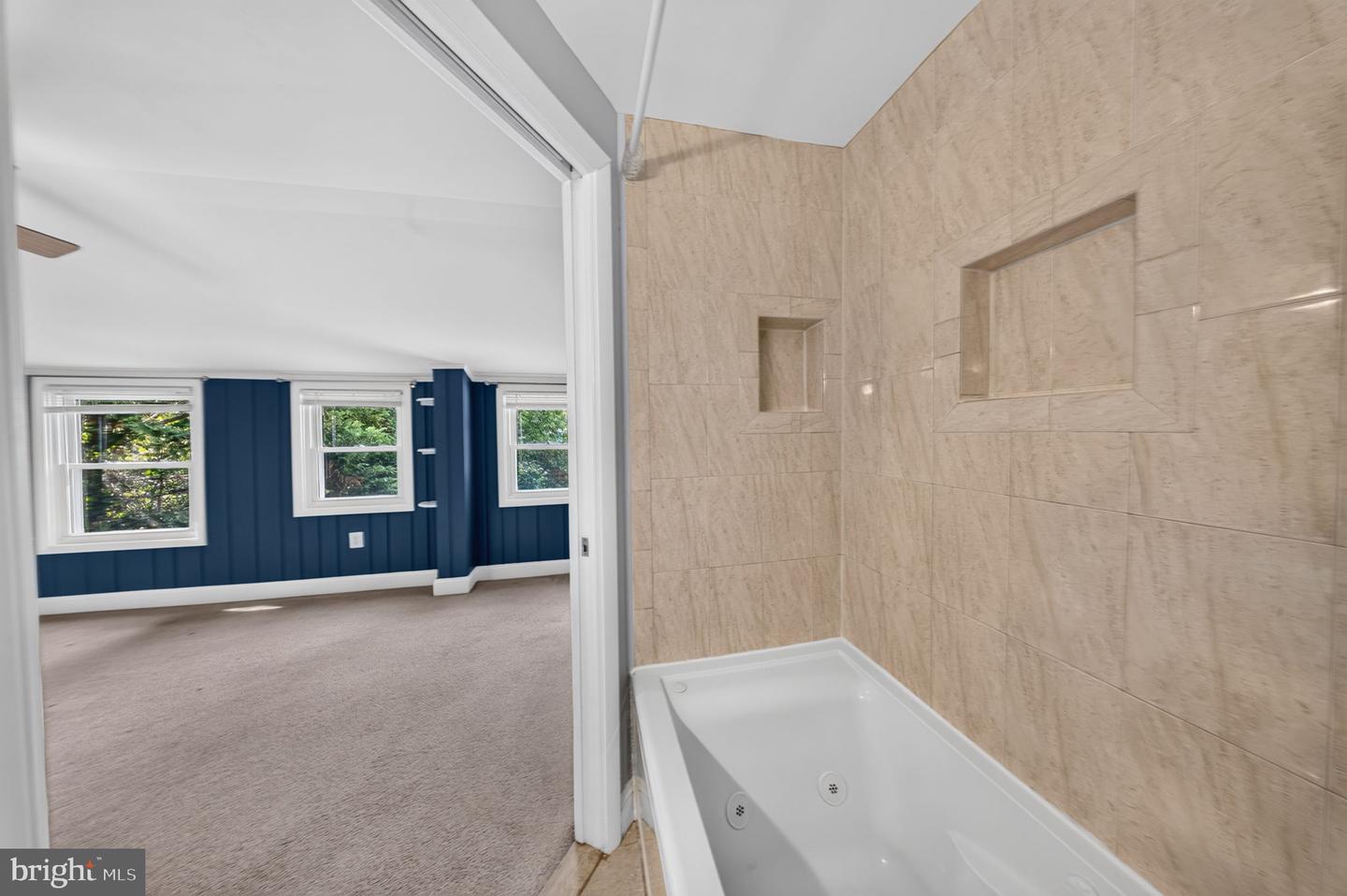 2712 Newton St Property Photo 28